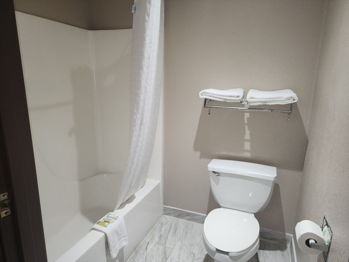 Bathroom 4, Super 8 by Wyndham Monee, Will