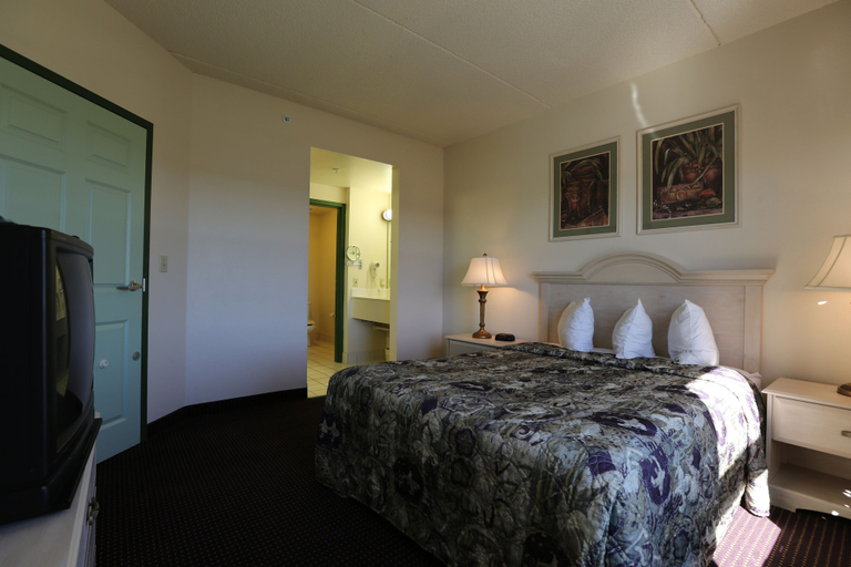 Bedroom 2, Allure Suites, Lee