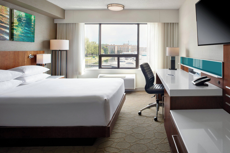 Bedroom 3, Delta Hotels by Marriott Kingston Waterfront, Frontenac
