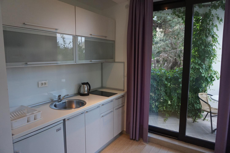 Others 4, Apartments Minja Nerin