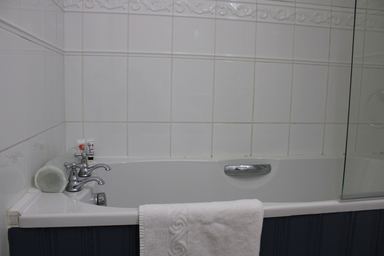 Bathroom 3, The Birdham Hotel & Restaurant, Isle of Wight