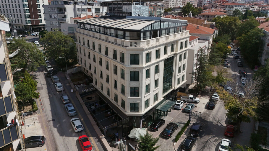Exterior & Views