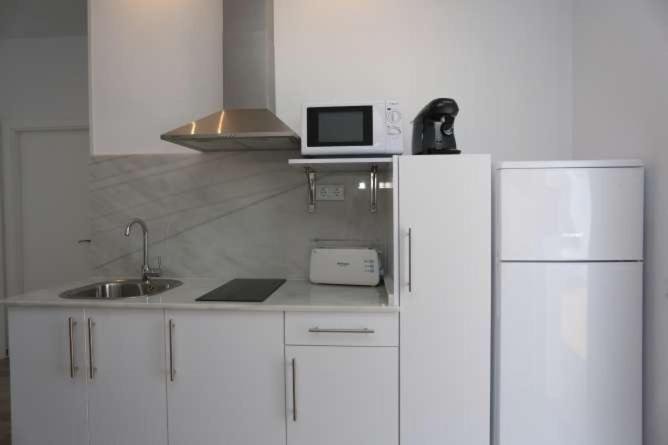Others 5, APARTAMENTOS LA MAR SALA piscina compartida, Cádiz