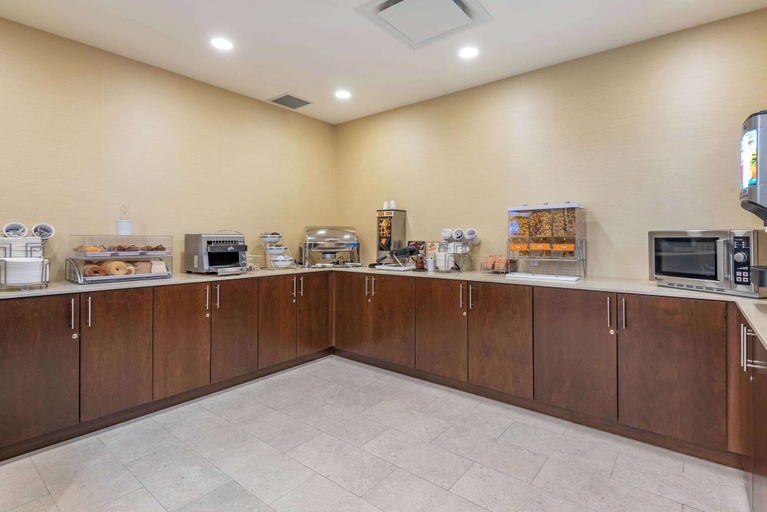 Food & Drinks 5, Comfort Inn & Suites, Huron
