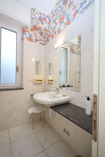 Bathroom 14