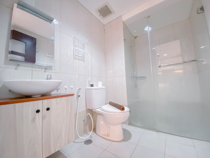 Bathroom 5, Good and Simple 2BR at Tamansari La Grande By Travelio, Bandung
