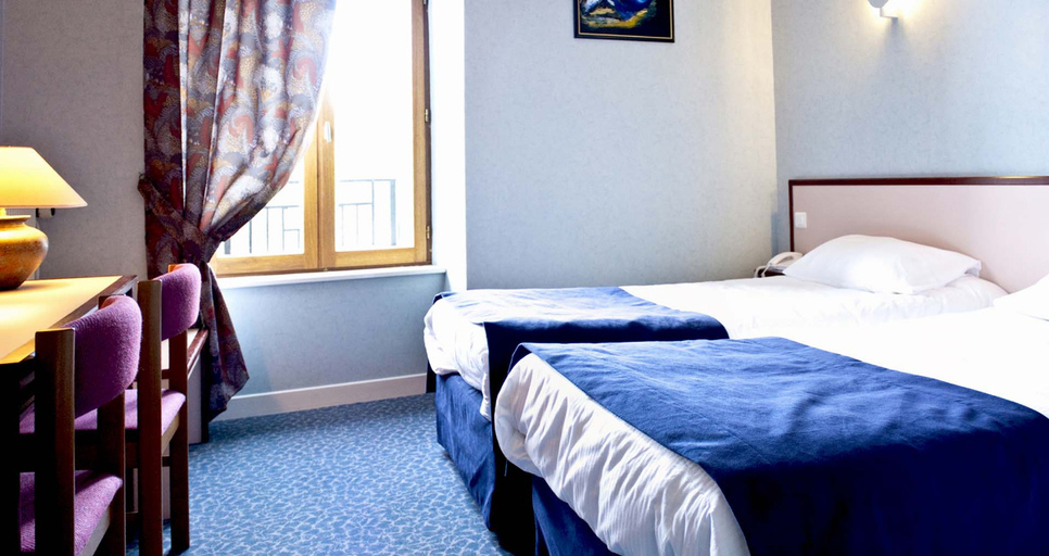 Bedroom 2, Hotel Du Midi Pierrefort, Cantal
