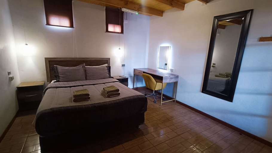 Bedroom 2, Yurak Apart Hotel, El Loa