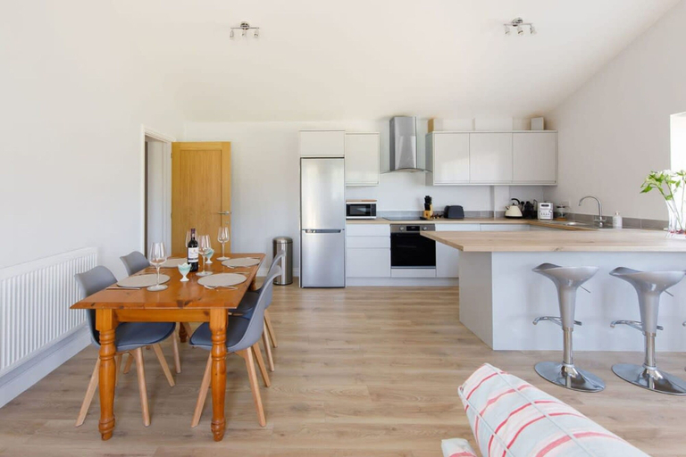 Room 5, Countryside Bungalow for 4 Close to Beaches, West Sussex