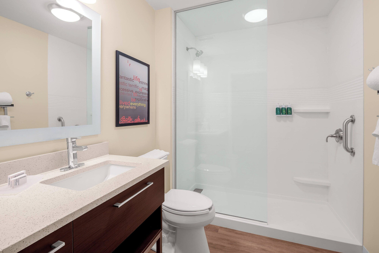Bathroom 4, TownePlace Suites by Marriott Cincinnati Fairfield, Butler
