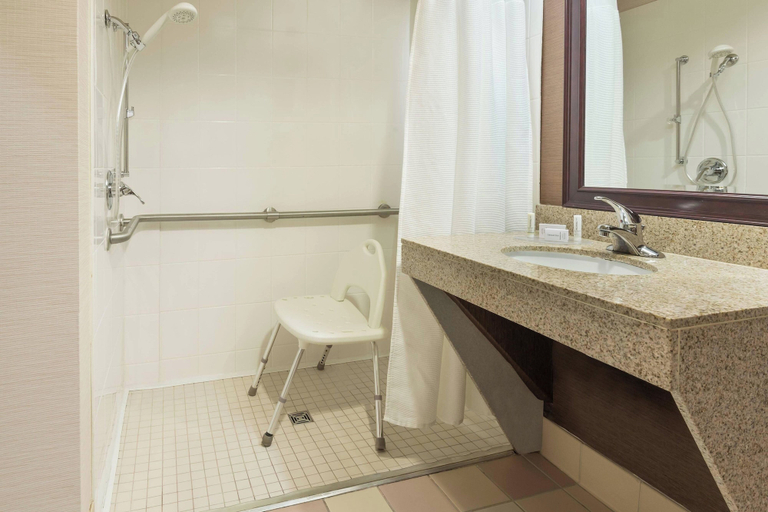 Bathroom 4, Fairfield Inn & Suites by Marriott Springdale, Washington