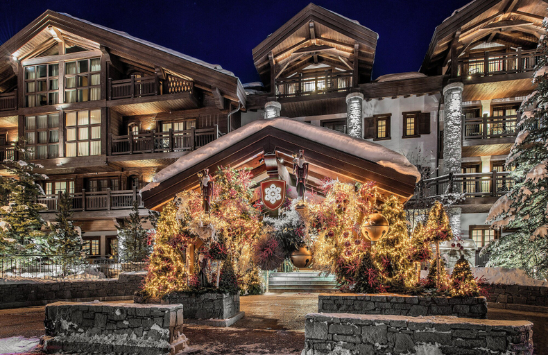 Exterior & Views
