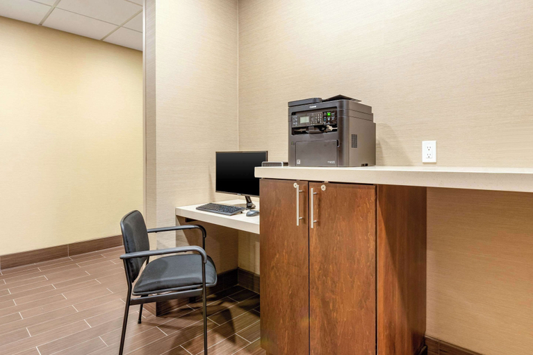Others 5, Comfort Inn & Suites, Huron