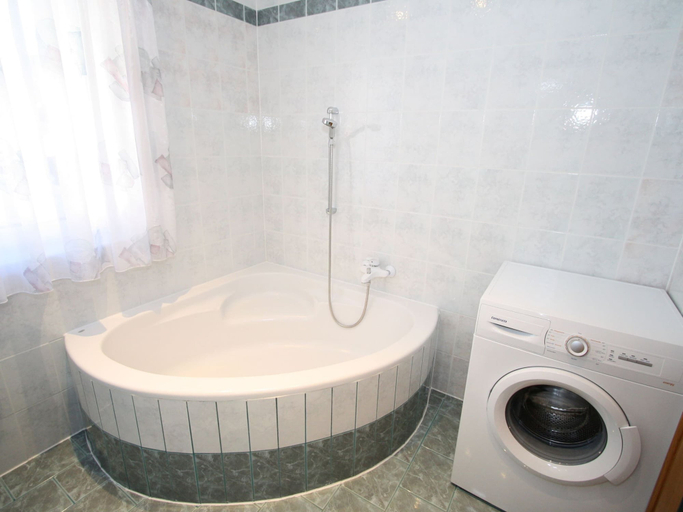 Bathroom 3, Idyllic Holiday Home in Goldegg Weng Near ski bus, Sankt Johann im Pongau