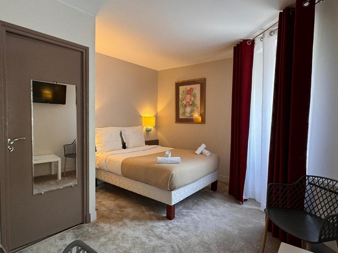 Bedroom 5, Logis Hotel Paris Vesinet, Yvelines