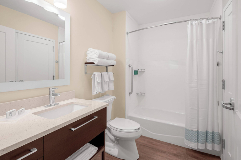 Bathroom 4, TownePlace Suites by Marriott Cincinnati Fairfield, Butler