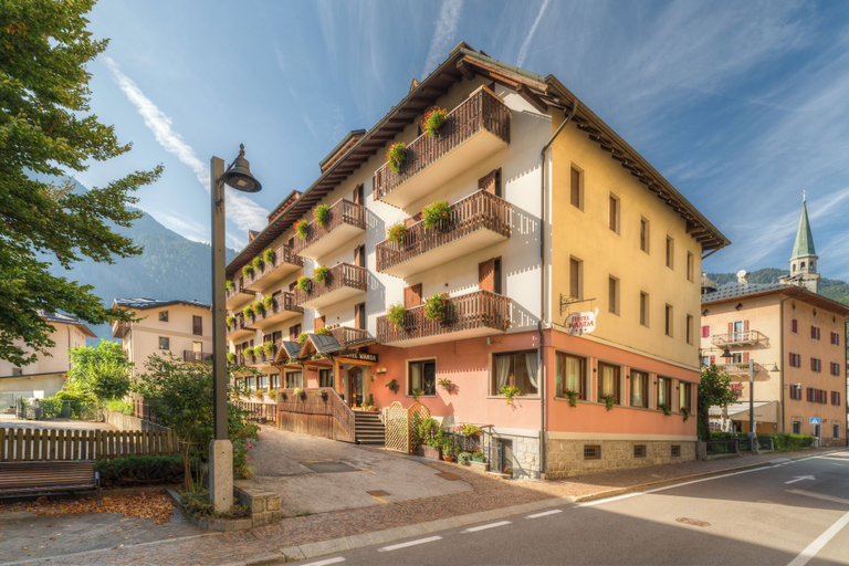 Exterior & Views 1, Hotel Wanda, Trento