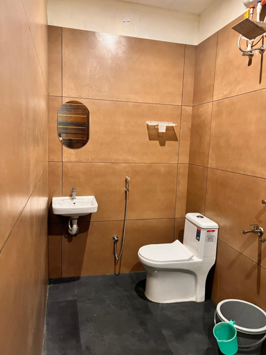 Bathroom 4, Chittattinkara Ayurvilla Traditional wellness Retreat, Thiruvananthapuram