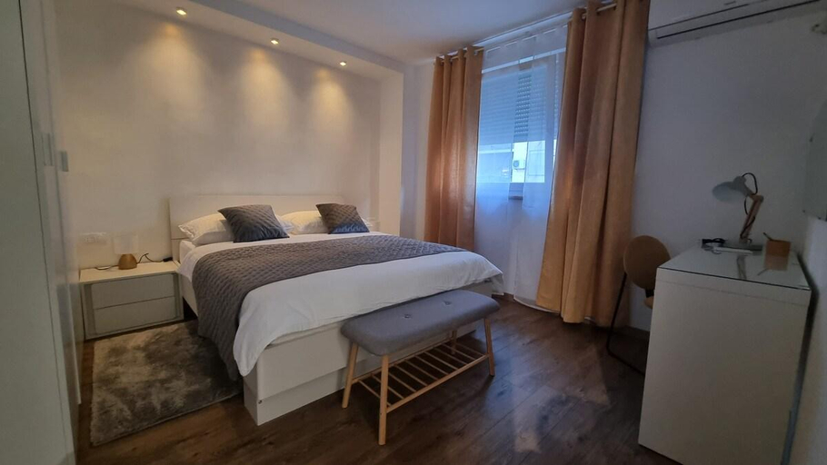 Bedroom 2, QR Apartment for Family, Couples or Friends stay, Rijeka