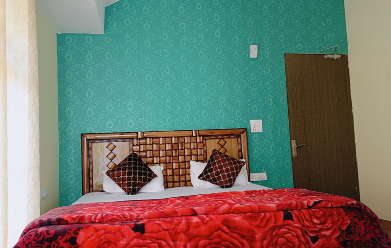 Bedroom 3, Oak Retreat Huts, Shimla