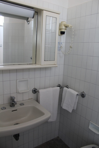 Bathroom 4, Hotel Universal, Ancona
