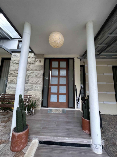 DEA'S HOUSE HOMESTAY, Malang