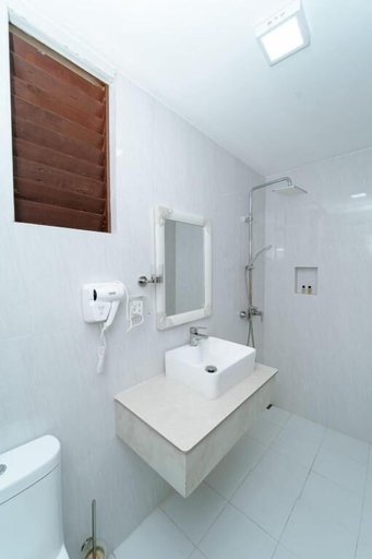 Bathroom, Sameydhaan Inn