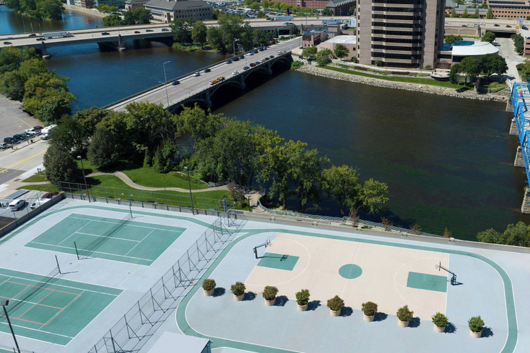 Sport & Beauty 5, Courtyard by Marriott Downtown Grand Rapids, Kent