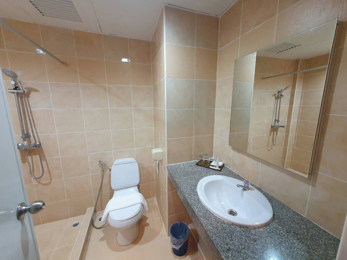 Bathroom 5, Bunjongburi Hotel, Muang Surat Thani