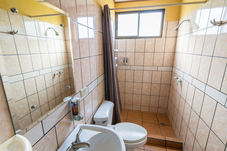 Bathroom 3, Kayak Lodge, Aguirre
