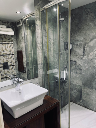 Bathroom 5, Sahra Airport Hotel, Bakırköy