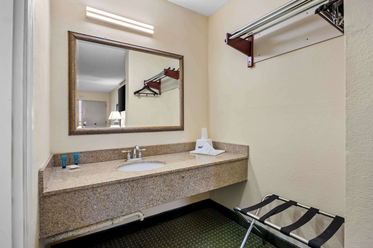 Bathroom 4, Americas Best Value Inn Ft. Jackson, Richland