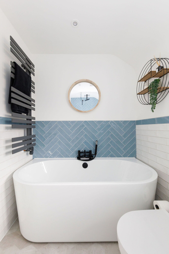 Bathroom, Renovated Home for 8 Canal Walk to Chichester, West Sussex