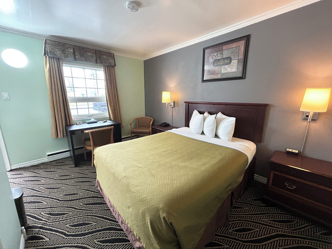 Bedroom 2, North Bay Inn, Nipissing
