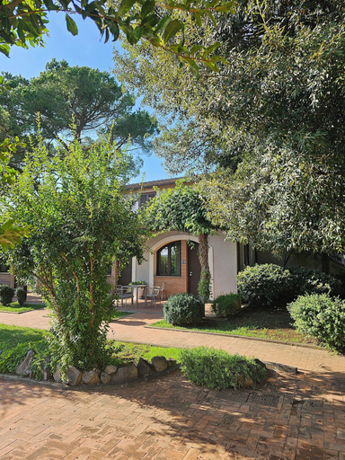 Exterior 9
