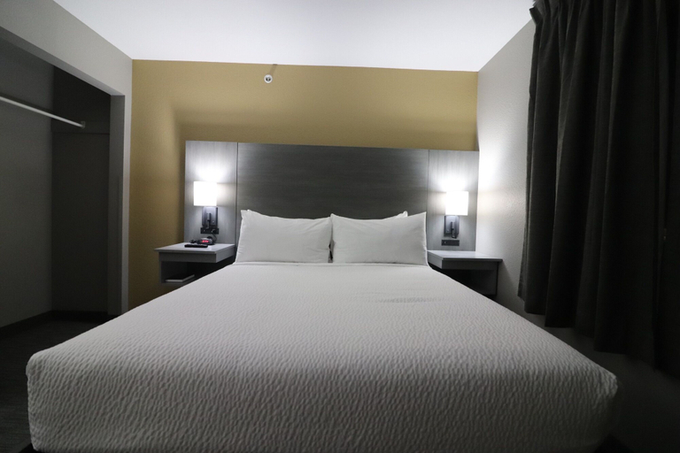 Bedroom 3, Days Inn by Wyndham Stony Plain, Division No. 11