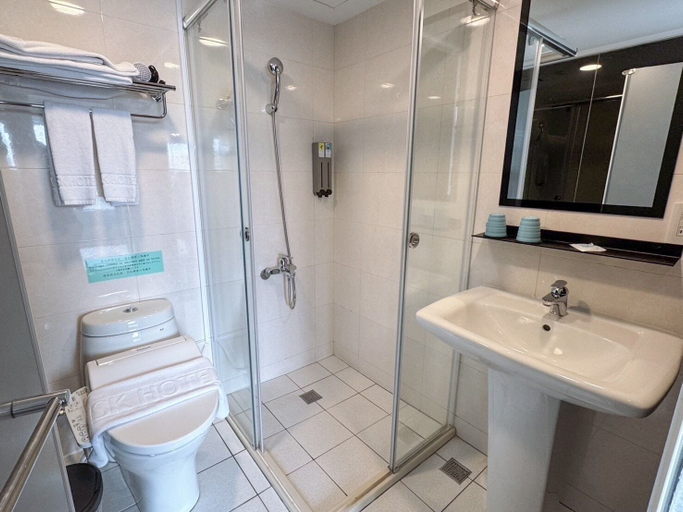 Bathroom 5, Sky Gate Hotel, Taipei City
