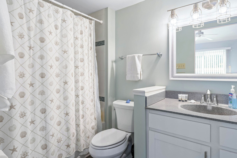 Bathroom 4, Lakeview Landing Pristine 3BR Condo, Sussex