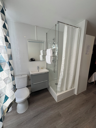 Bathroom 5, Hôtel des Etuves, Hérault