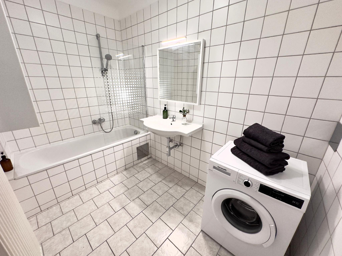 Others 5, Design 3 bedrooms Apartment BY Main Train Station , Wien
