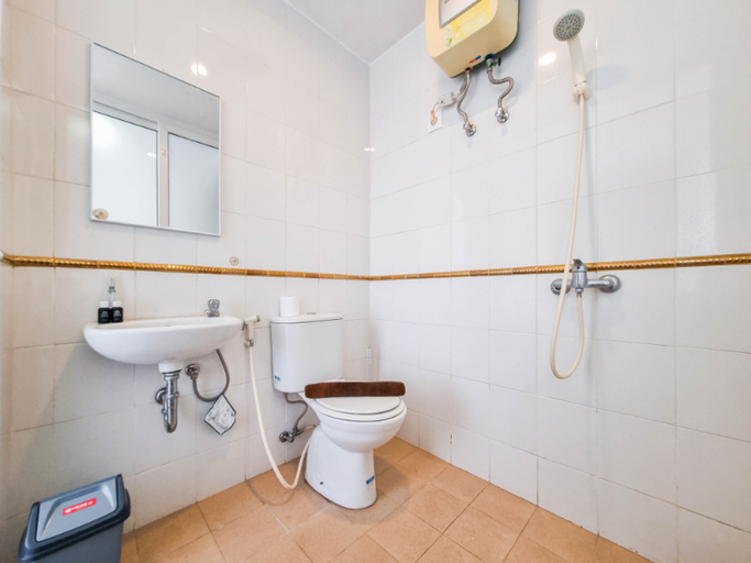 Bathroom 5, Simply Good Studio at Vivo Apartment By Travelio, Sleman