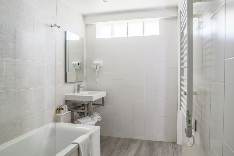 Bathroom 4, Hôtel de la Digue, Manche
