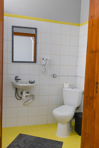 Bathroom 3, Kolyba Opryshkiv, Khusts'kyi