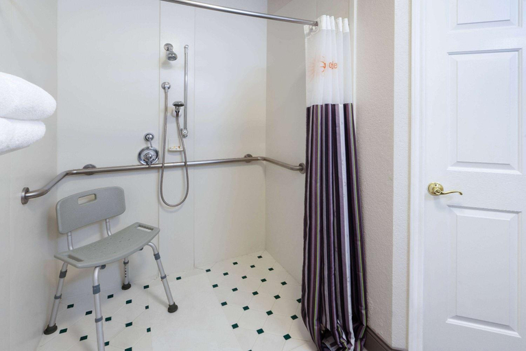 Bathroom 4, La Quinta Inn & Suites by Wyndham Pueblo, Pueblo