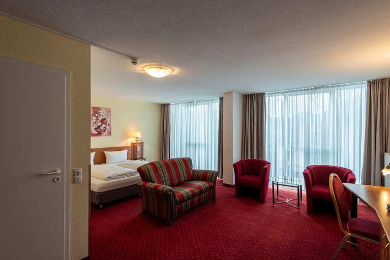 Bedroom 3, PANORAMA HOTEL in Neustadt an der Weinstraße, Neustadt an der Weinstraße