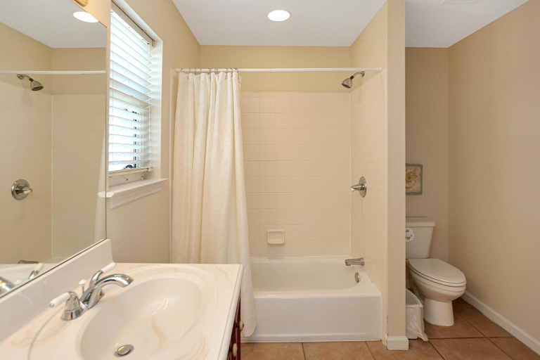 Bathroom 3, Yellow Bird, Gulf