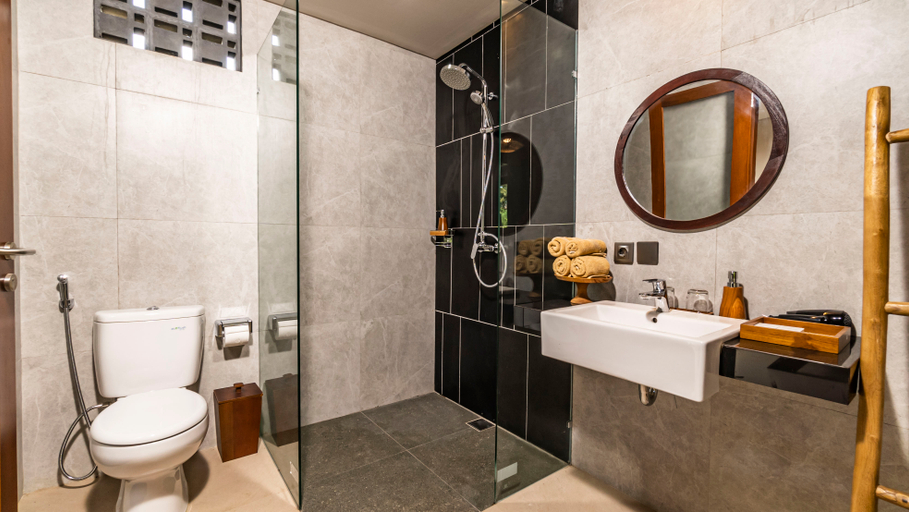 Bathroom 7