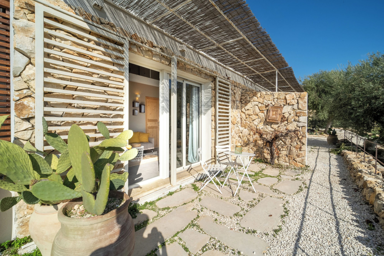 Exterior & Views 2, Azalo Country House, Syracuse