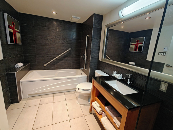 Bathroom 5, Hôtel Forestel, Vallée-de-l'Or