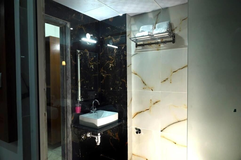 Bathroom, Hotel Travaasa Inn, Jaipur